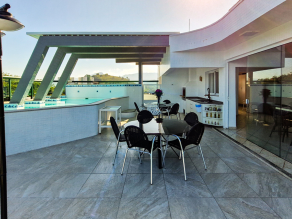 Espetacular cobertura Duplex na Martin de Sá com 336 m²