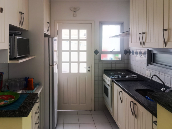 Sobrado em condomínio em Maresias com 128m²
