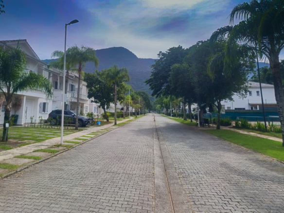 Sobrado em condomínio em Maresias com 128m²