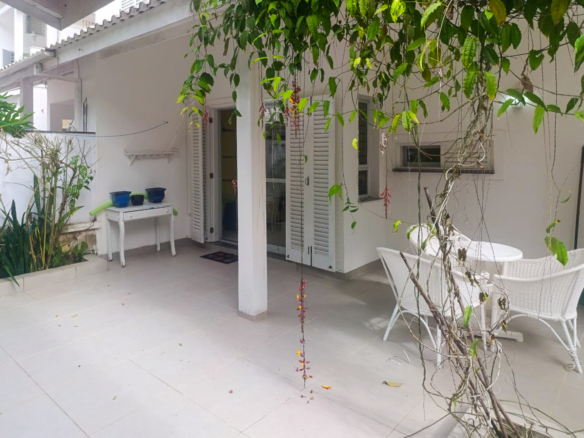 Sobrado em condomínio em Maresias com 128m²