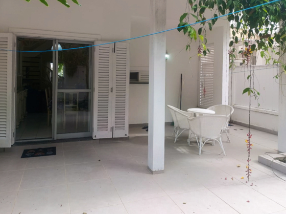 Sobrado em condomínio em Maresias com 128m²