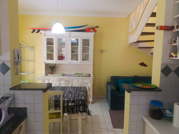 Sobrado em condomínio em Maresias com 128m²