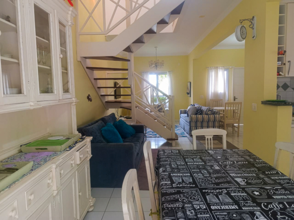 Sobrado em condomínio em Maresias com 128m²