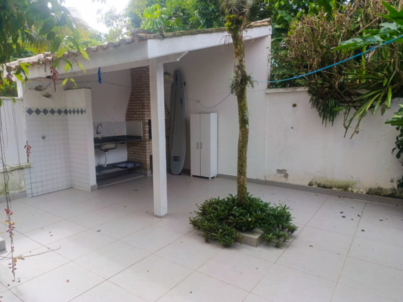 Sobrado em condomínio em Maresias com 128m²