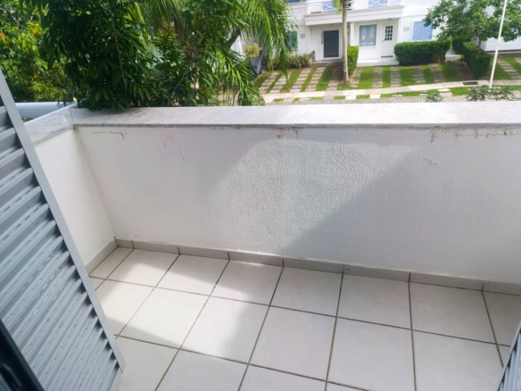 Sobrado em condomínio em Maresias com 128m²