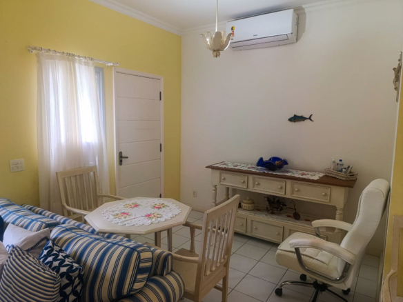 Sobrado em condomínio em Maresias com 128m²