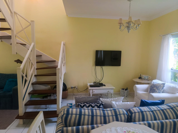 Sobrado em condomínio em Maresias com 128m²
