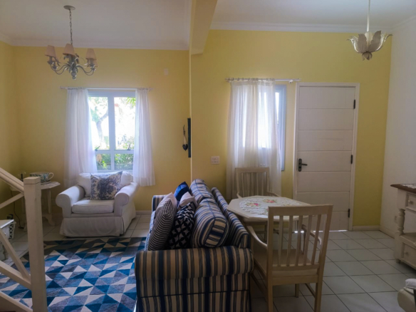 Sobrado em condomínio em Maresias com 128m²
