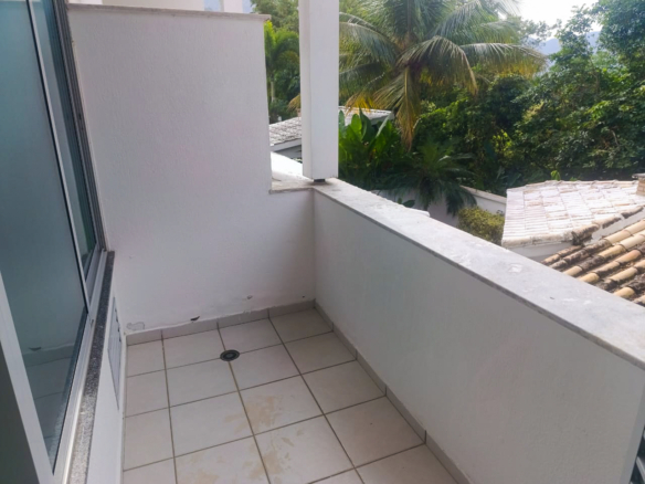 Sobrado em condomínio em Maresias com 128m²