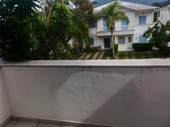 Sobrado em condomínio em Maresias com 128m²