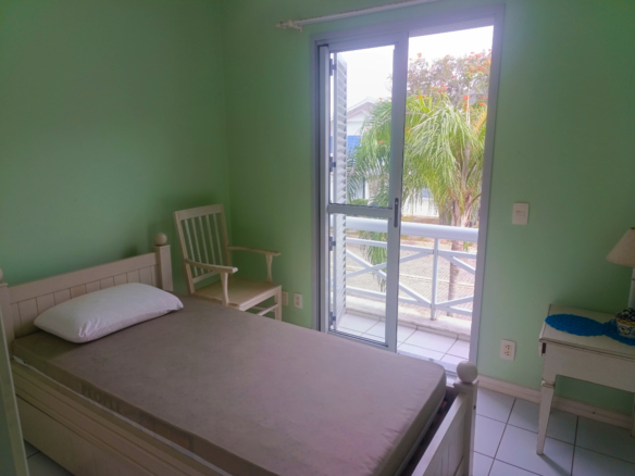 Sobrado em condomínio em Maresias com 128m²