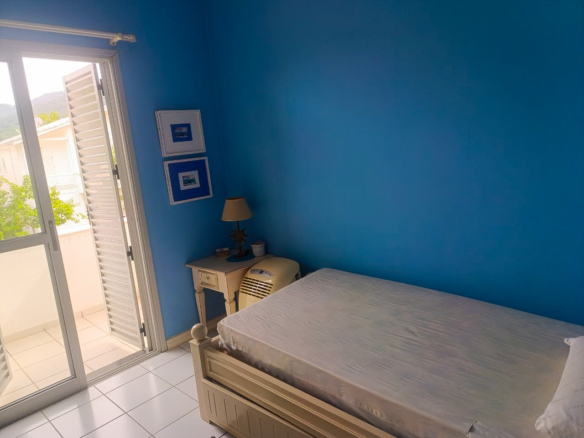 Sobrado em condomínio em Maresias com 128m²