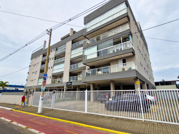 Apartamento tipo no centro de Ubatuba com 81m²