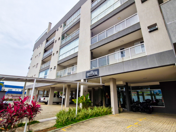 Apartamento tipo no centro de Ubatuba com 81m²