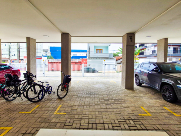 Apartamento tipo no centro de Ubatuba com 81m²