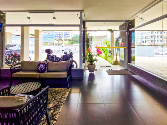 Apartamento tipo no centro de Ubatuba com 81m²
