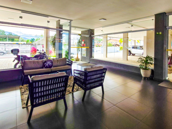 Apartamento tipo no centro de Ubatuba com 81m²