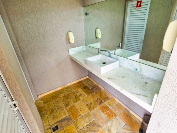 Apartamento tipo no centro de Ubatuba com 81m²