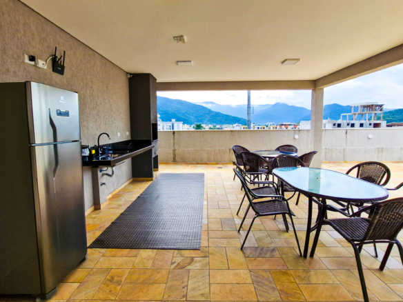 Apartamento tipo no centro de Ubatuba com 81m²