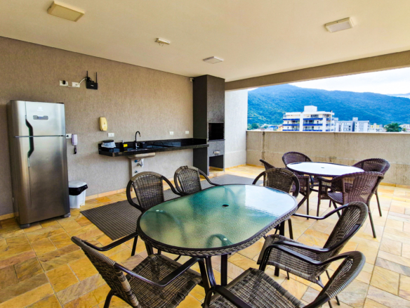 Apartamento tipo no centro de Ubatuba com 81m²