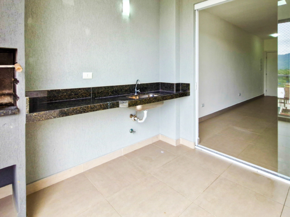 Apartamento tipo no centro de Ubatuba com 81m²