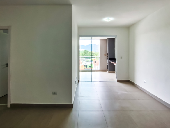 Apartamento tipo no centro de Ubatuba com 81m²
