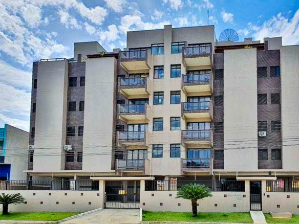 Apartamento á 150mts da praia do Sape com 3 dormitórios e 103m²