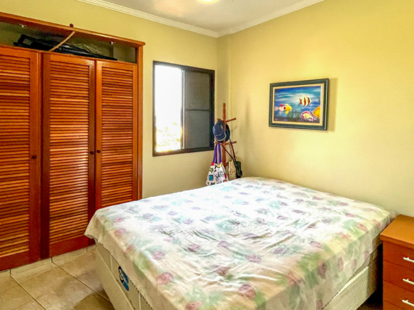 Apartamento á 150mts da praia do Sape com 3 dormitórios e 103m²