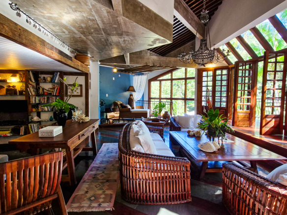 Casa à venda no Condomínio Dominga Dias em Ubatuba com 700 m² de área construída