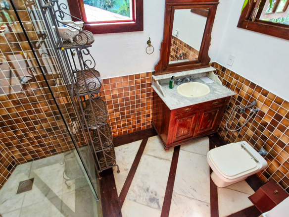 Casa à venda no Condomínio Dominga Dias em Ubatuba com 700 m² de área construída