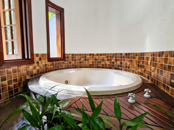 Casa à venda no Condomínio Dominga Dias em Ubatuba com 700 m² de área construída