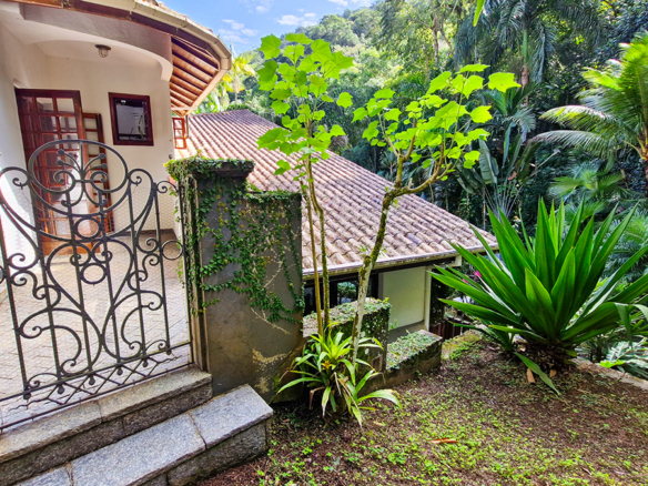 Casa à venda no Condomínio Dominga Dias em Ubatuba com 700 m² de área construída