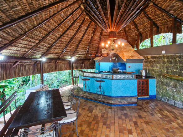 Casa à venda no Condomínio Dominga Dias em Ubatuba com 700 m² de área construída