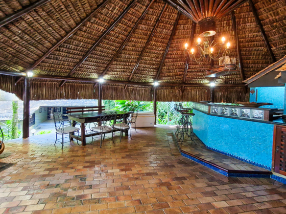 Casa à venda no Condomínio Dominga Dias em Ubatuba com 700 m² de área construída