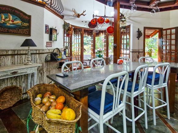 Casa à venda no Condomínio Dominga Dias em Ubatuba com 700 m² de área construída