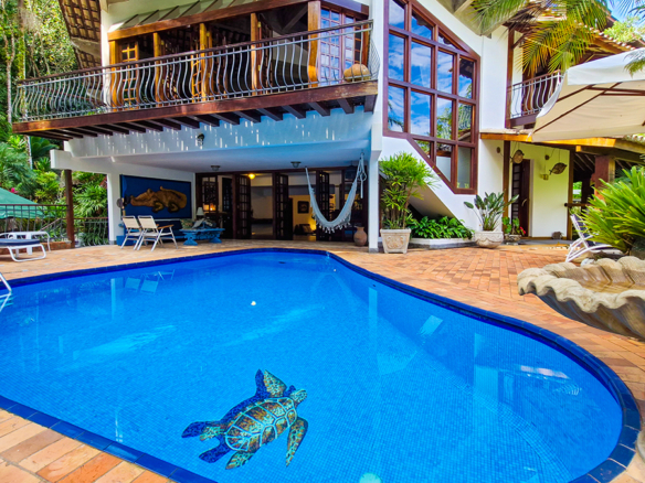 Casa à venda no Condomínio Dominga Dias em Ubatuba com 700 m² de área construída