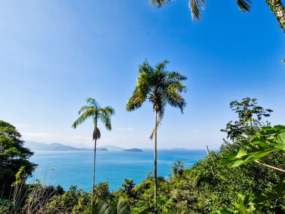 Espetacular Casa, Vista Mar na Praia do Léo – Ubatuba com 900m² de área construida
