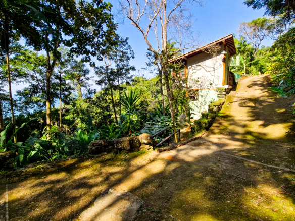 Espetacular Casa, Vista Mar na Praia do Léo – Ubatuba com 900m² de área construida