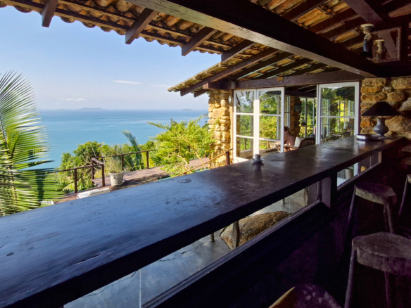 Espetacular Casa, Vista Mar na Praia do Léo – Ubatuba com 900m² de área construida