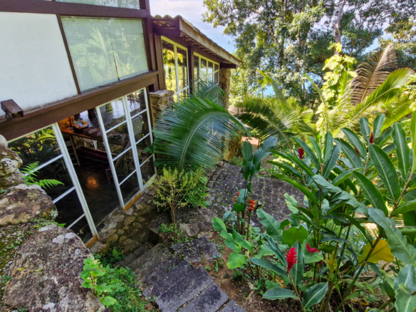 Espetacular Casa, Vista Mar na Praia do Léo – Ubatuba com 900m² de área construida