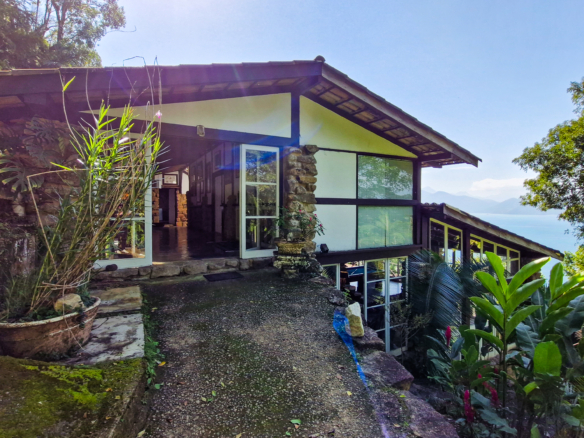 Espetacular Casa, Vista Mar na Praia do Léo – Ubatuba com 900m² de área construida