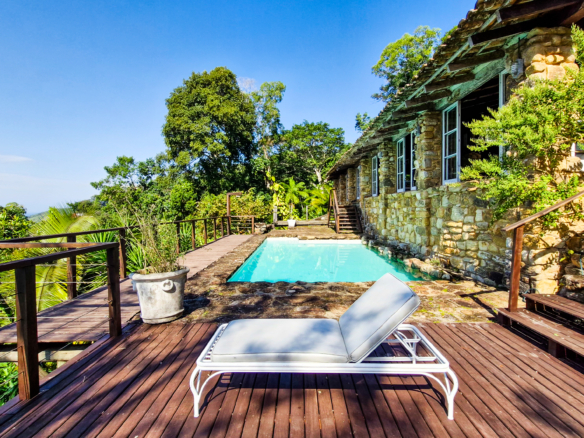 Espetacular Casa, Vista Mar na Praia do Léo – Ubatuba com 900m² de área construida