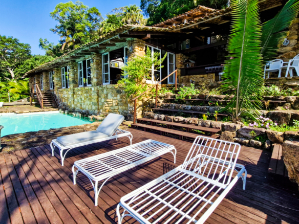 Espetacular Casa, Vista Mar na Praia do Léo – Ubatuba com 900m² de área construida