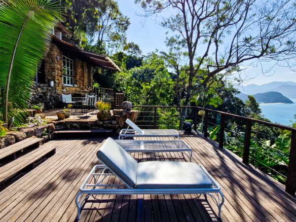 Espetacular Casa, Vista Mar na Praia do Léo – Ubatuba com 900m² de área construida