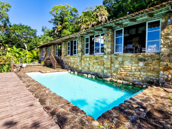 Espetacular Casa, Vista Mar na Praia do Léo – Ubatuba com 900m² de área construida