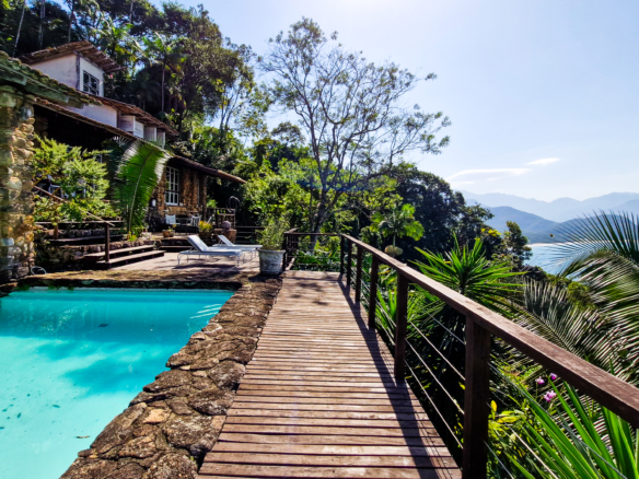 Espetacular Casa, Vista Mar na Praia do Léo – Ubatuba com 900m² de área construida