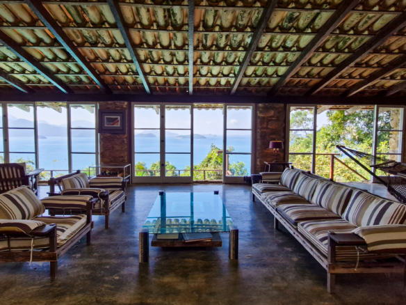 Espetacular Casa, Vista Mar na Praia do Léo – Ubatuba com 900m² de área construida