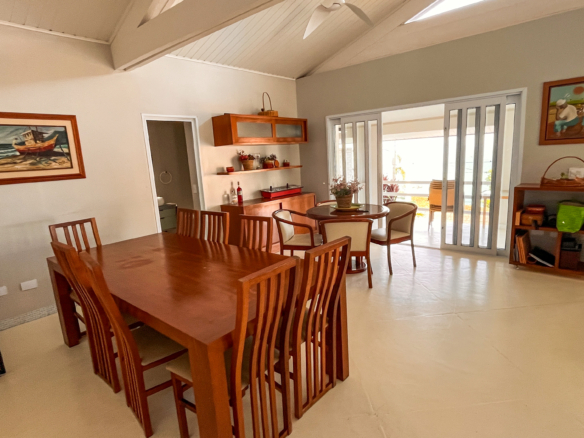 Casa à Venda – Condomínio Fechado na Praia de Santa Rita, Ubatuba/SP