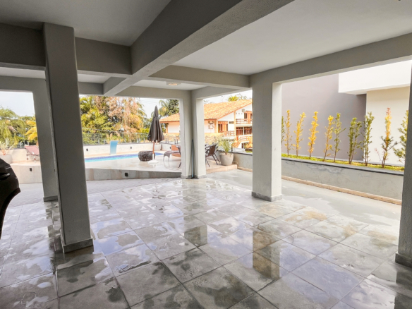 Casa à Venda – Condomínio Fechado na Praia de Santa Rita, Ubatuba/SP