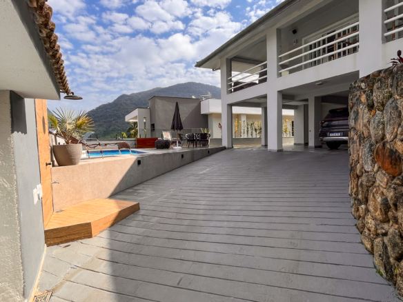Casa à Venda – Condomínio Fechado na Praia de Santa Rita, Ubatuba/SP
